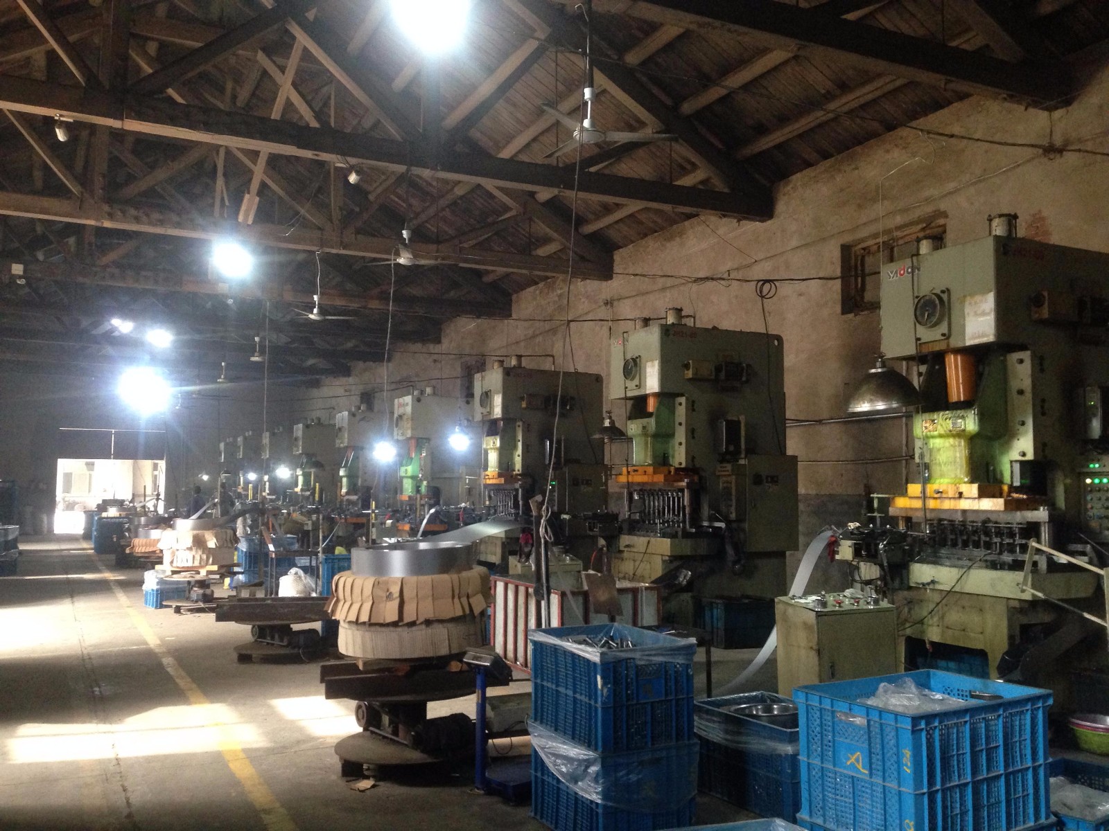 電池鋼殼生產(chǎn)車(chē)間